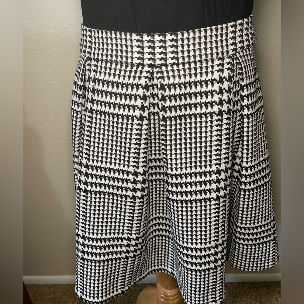 Express Womens Houndstooth pleated short Skirt Black & White Flare Sz 8